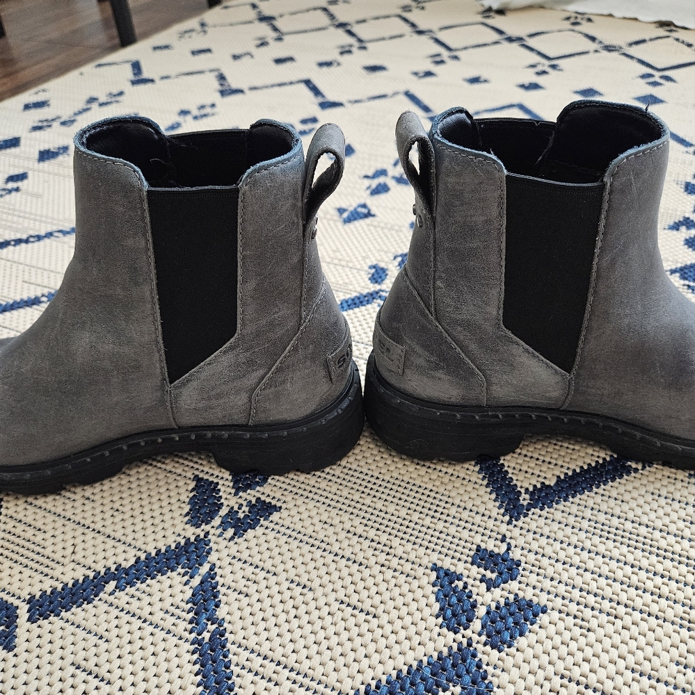 Sorel Chelsea Waterproof Boot - Picture 10 of 12